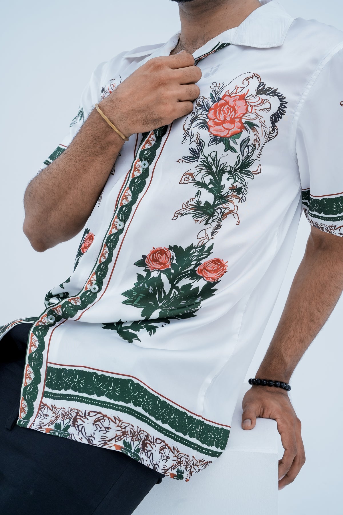 Meadow Border Print Shirt - collar adjust pose