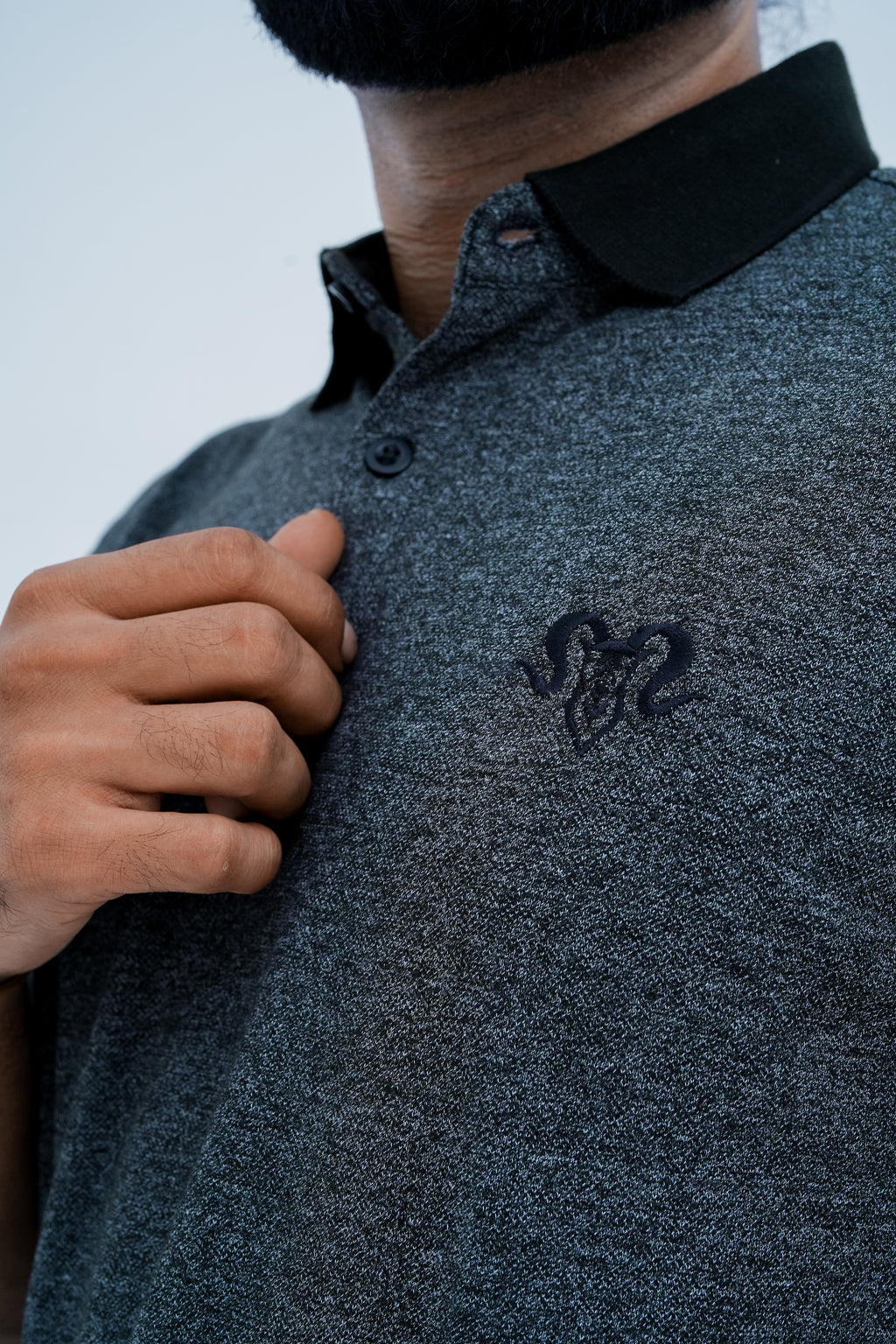Onyx Contrast Polo - chest emblem close up